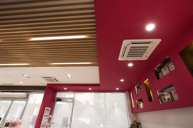 13 arredamento gelateria bar ristrutturazione vetrine banco illuminazione allestimento colori